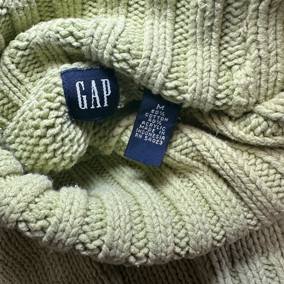 Vintage GAP Women's Turtle Neck Sweater - Soft Green - Picture 6 of 7